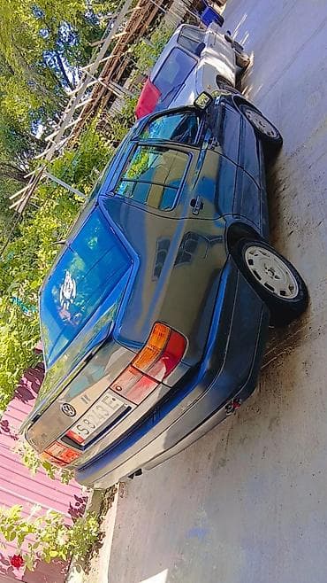 Продажа авто: Volkswagen Vento: 1992 г., 2 л, Механика, Бензин, Седан — 1