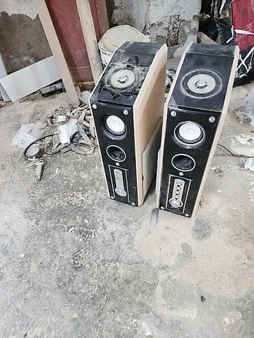 Пара напольных акустических срочна колонок с активным усилителем -