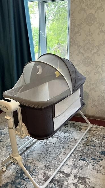 kinder joy minecraft: Детская приставная кроватка, Б/у, С колесиками, цвет - Серый — 1