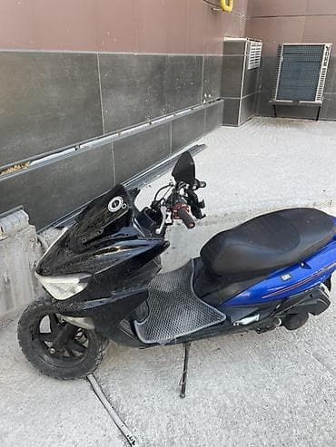 Продаю скутер макси в хорошем состоянии 150 кубов тяга бомба торг есть