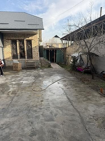 обшивка дома: Дом с участком - Кирпичный частный дом с металлической крышей и — 1