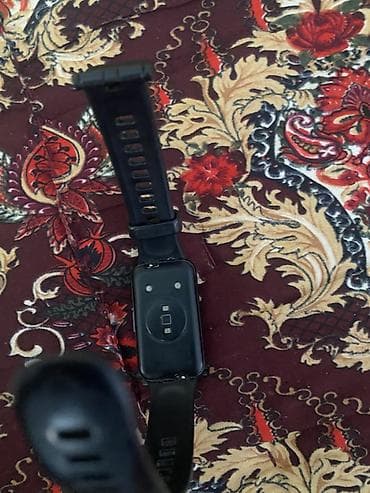 Смарт-часы: Фитнес-браслет HUAWEI Band 7 - Дисплей: прямоугольный цветной — 1