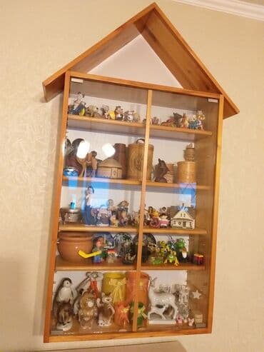 полка домик: Продаю деревянную навесную полку в виде домика (внутренние полки — 1