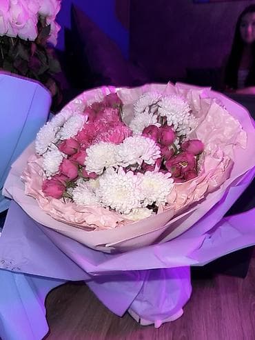 куплю букет: Букет «Нежность в розовом» - Состав: белые шаровидные хризантемы — 1