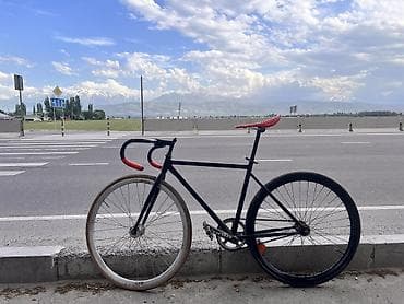Фикс-байк/трековый велосипед 700C - Рама: стальная, классическая