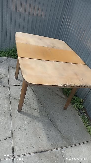 Компьютерные столы: Продаю раздвижной стол из дерева высота 77см,ширина 94см,в раздвинутом — 2