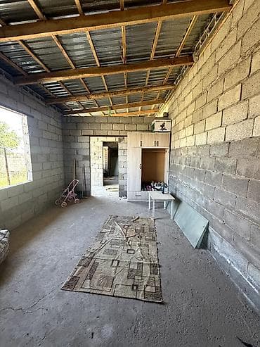 до 200000 сом ош: 🏡 Продается дом в Сокулуке 📍 Участок — 4,62 сотки 🏠 2 жилые комнаты с — 4