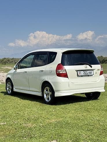 Унаа сатуу: Honda Fit: 2002 г., 1.3 л, Вариатор, Бензин, Хетчбек — 3