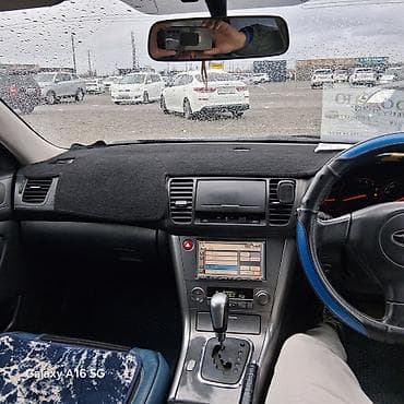 Subaru Legacy (правый руль), серебристый седан/универсал — интерьер и
