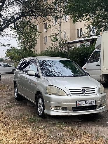 Toyota Ipsum: 2002 г., 2.4 л, Автомат, Бензин, Минивэн — 2