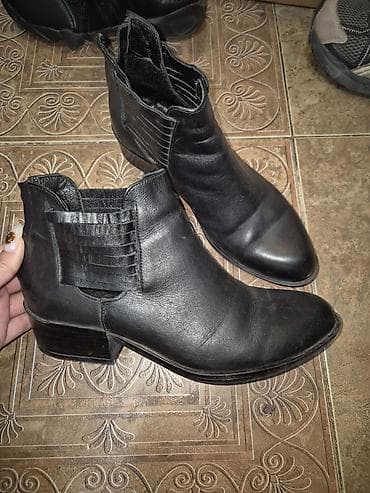 Женские демисезонные ботильоны с острым носом, чёрные, натуральная — 1