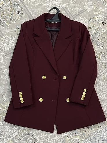 Личные вещи: Женский пиджак бордового цвета. - Классический приталенный крой с — 1