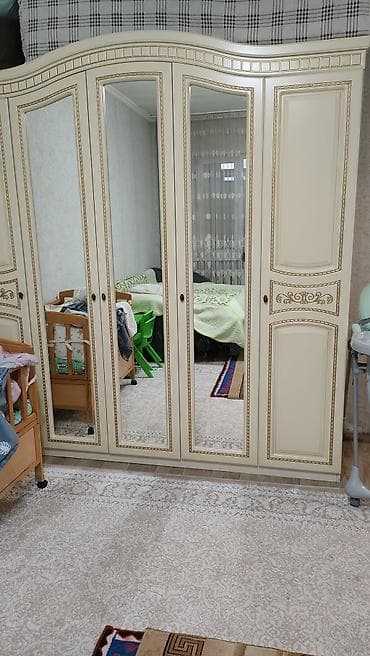 Спальные гарнитуры: Спальный гарнитур в классическом стиле, светлый (айвори/молочный) с — 2