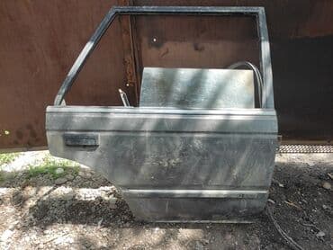 продать старые вещи в бишкеке: Дверь Комплект Nissan, Б/у, Оригинал — 4