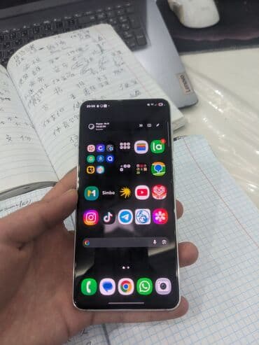 наушники: Samsung Galaxy S21 5G, Б/у, 256 ГБ, цвет - Белый, 2 SIM, eSIM — 3