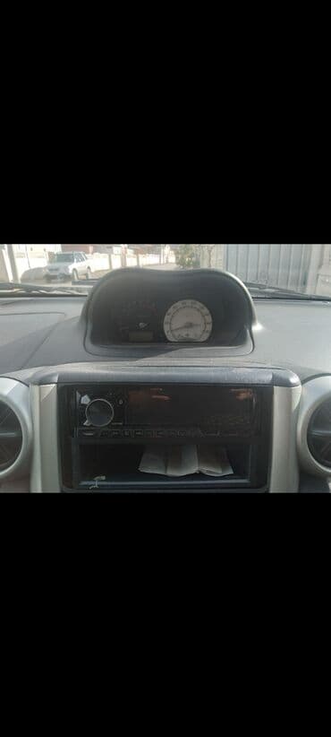 lexus aristo: Toyota ist: 2002 г., 1.5 л, Автомат, Бензин, Седан — 5