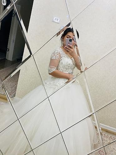 Продаю свое счастливое свободное платье одевало один раз,размер