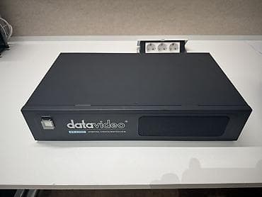 реалии: Студийный, Без усилителя, Каналов: 4, Разъем: XLR, Без эквалайзера — 3