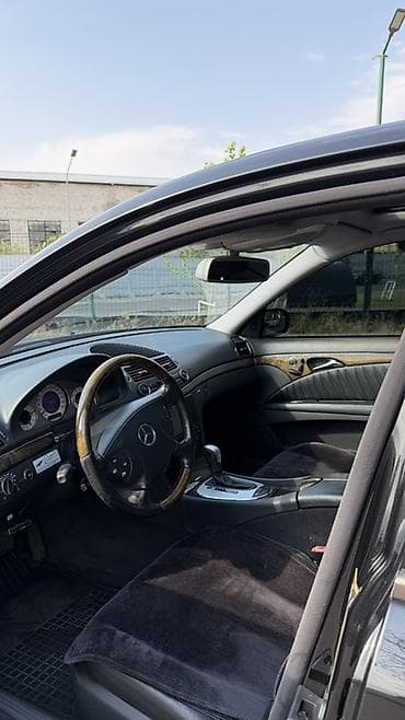 Продажа авто: Mercedes-Benz E-Class: 2003 г., 5 л, Автомат, Бензин, Седан — 4