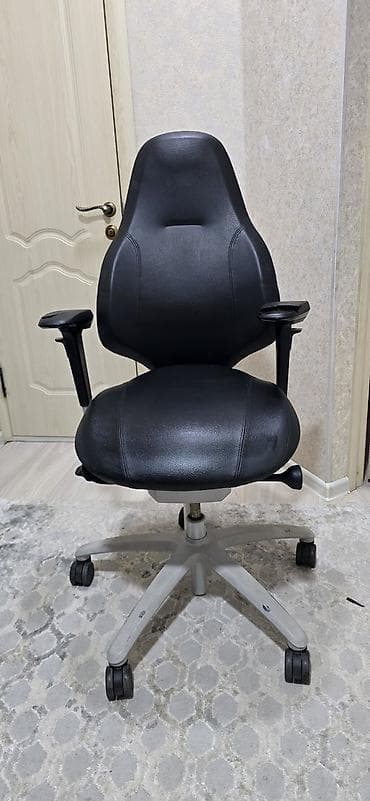 Терезелер жана комплектөөчүлөр: Офис креслолор, Дөңгөлөктүү, түсү - Кара, Экокожа — 1