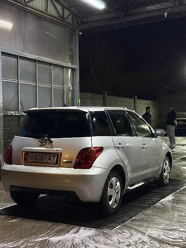 subaru forester 2001: Toyota Ist: 2003 г., 1.5 л, Автомат, Бензин, Хэтчбэк — 2