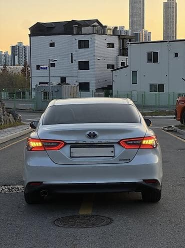 Унаа: Toyota Camry: 2022 г., 2.5 л, Автомат, Гибрид, Седан — 6