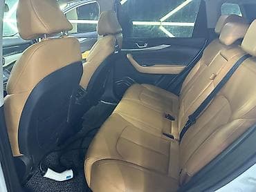 k7 2020: Электрокроссовер Weltmaster W6 2022 (белый кузов с чёрной крышей) — 4