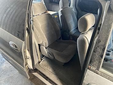 w201 190: Kia Carnival: 2004 г., 2.4 л, Механика, Бензин, Минивэн — 5