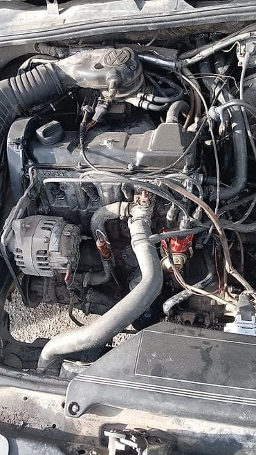 Volkswagen Passat: 1988 г., 1.8 л, Механика, Бензин, Седан