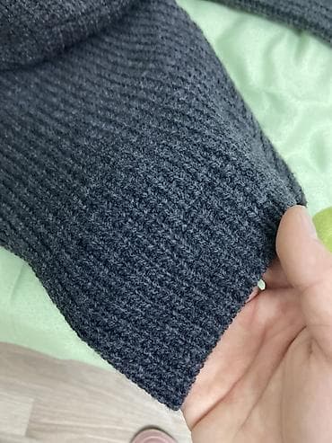 куртки длинные мужские: Теплый вязаный свитер унисекс, темно‑серый - Крой: свободный, прямой — 2