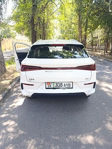 tesla model: BYD E2: 2024 г., Электромобиль, Хэтчбэк — 3