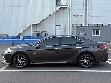 corolla 2004: Toyota Camry: 2021 г., Автомат, Гибрид, Седан — 6