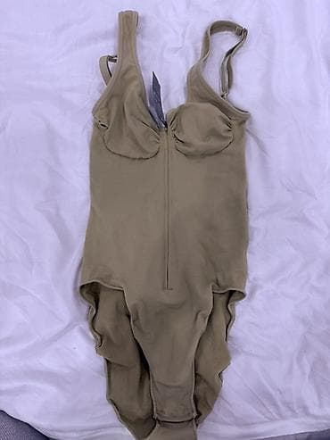 рабочий одежда: Боди с чашечками, бежевое (нюд) - Крой: однотонное боди с мягкими — 1