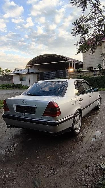 Mercedes-Benz E-Class: 1994 г., 2.8 л, Седан — 10