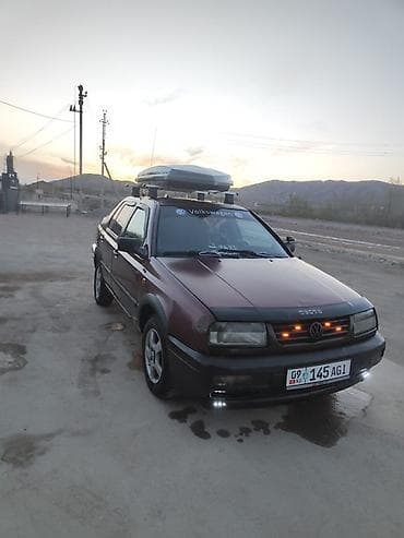 Унаа сатуу: Volkswagen Vento: 1992 г., 1.8 л, Кол менен иштөөчү, Бензин, Седан — 5