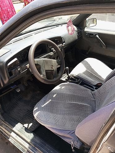 transporter multivan: Volkswagen Passat: 1990 г., Механика, Седан — 4