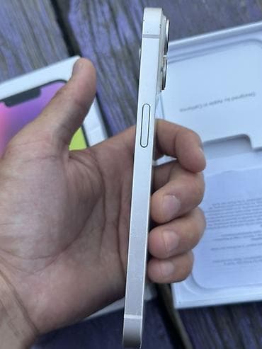 редми 12 с: IPhone 14, белый цвет. Комплект на фото: коробка, документация — 5