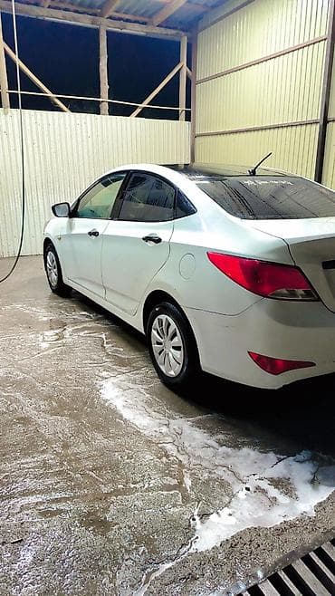 byd e3: Hyundai Solaris: 2014 г., Седан — 2