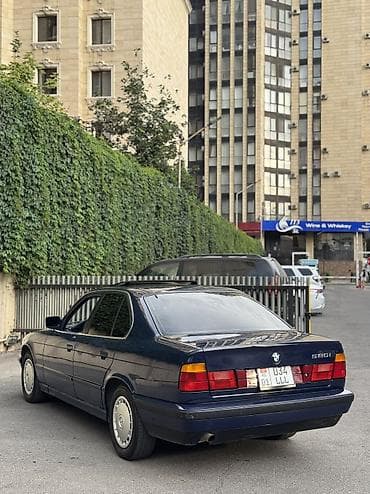 Транспорт: BMW 520: 1991 г., 2 л, Механика, Бензин, Седан — 6