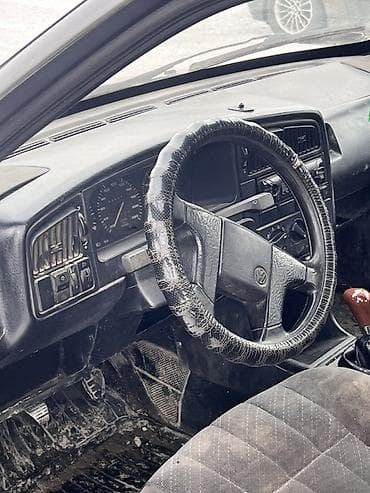 Volkswagen: Volkswagen Vento: 1990 г., Механика, Бензин, Седан — 1