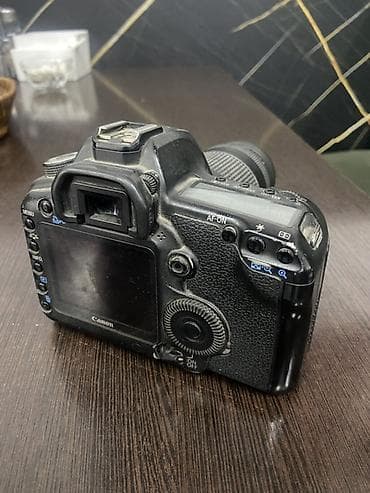 Зеркальная камера Canon EOS 5D Mark II с объективом Canon EF 75–300mm
