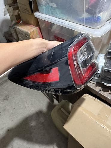 передние фары: Задняя левая фара Subaru Outback — 2