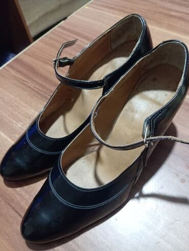 женский кошелек с отделением для телефона: Женские туфли-лодочки из черной лакированной кожи с ремешком через — 2