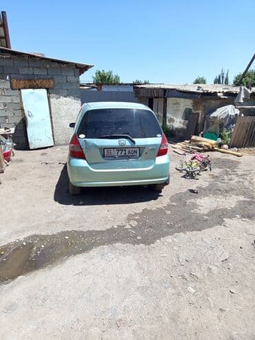 машина кж базар коргон: Honda Fit: 2002 г., 1.3 л, Автоматтык, Бензин, Седан — 1
