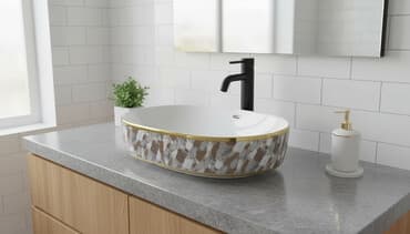 Овальная накладная раковина белого цвета с декоративной отделкой под at lalafo.kg Овальная накладная раковина белого цвета с декоративной отделкой под