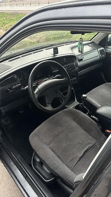 Volkswagen: Volkswagen Vento: 1992 г., 1.8 л, Механика, Бензин, Седан — 8