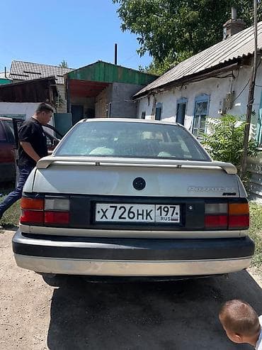 Унаа: Volkswagen Passat: 1990 г., Седан — 2