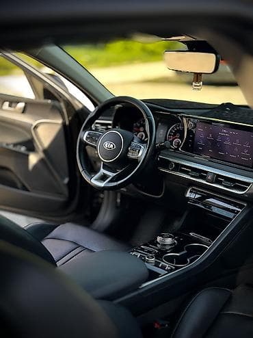 часы в машину: Продажа: черный седан бизнес‑класса (левый руль) Кузов и дизайн: - — 4