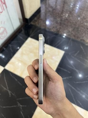 IPhone 15 Pro (серебристый) - Экран 6.1", Super Retina XDR с — 4