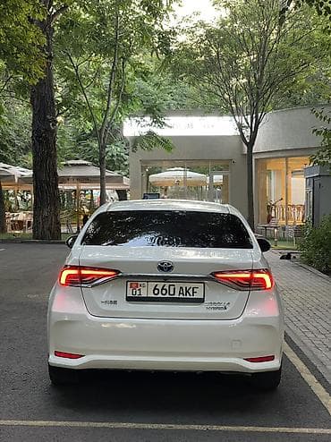 Продажа авто: Toyota Corolla: 2019 г., 1.8 л, Вариатор, Бензин, Седан — 4